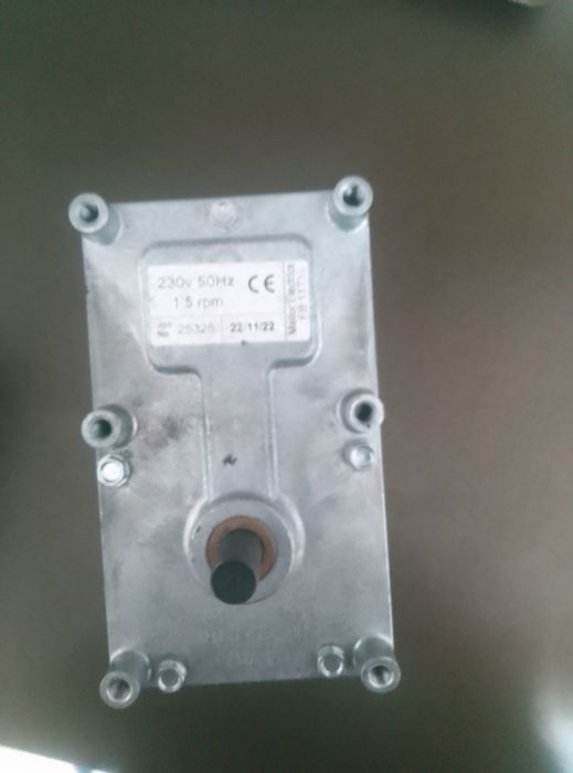 Două motoare pentru șnec,melc