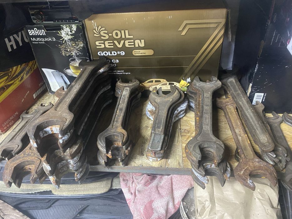 Рожковые ключи продаются