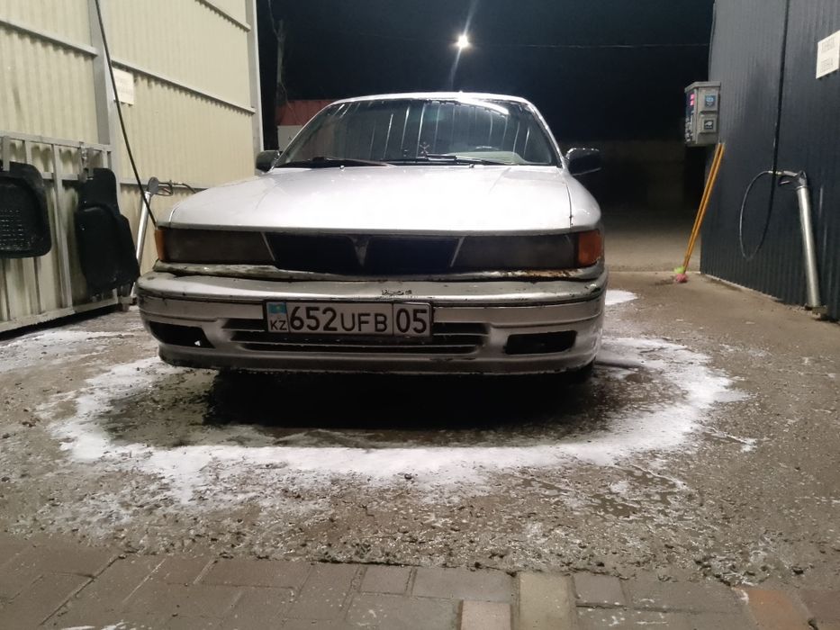 Mitsubishi Galant