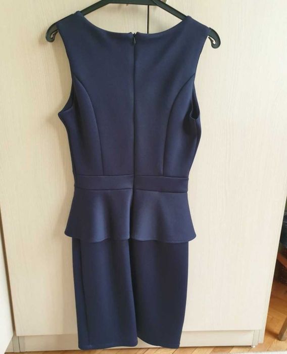 Официална тъмно-синя рокля пеплум