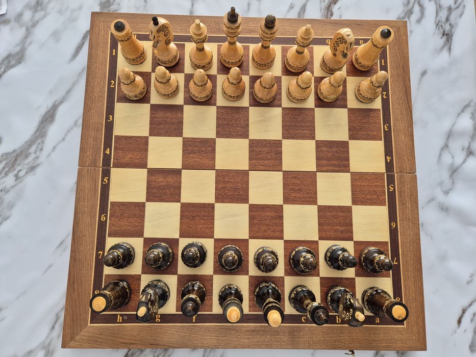 Шахматы и нарды, два в одном.