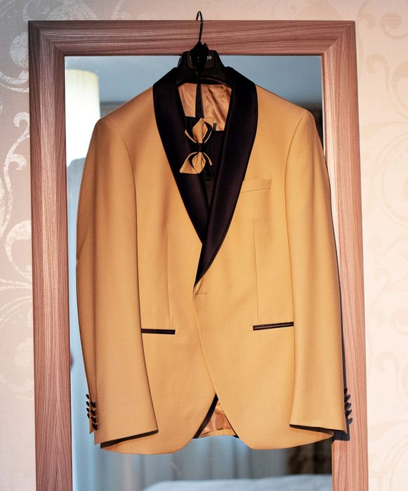 Rochie de mireasă și  costum de mire