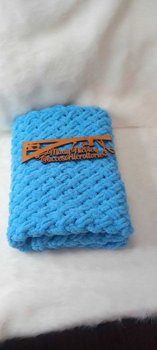 Paturica  bebelusi  pufoasa Hand Made  Dimensiuni 85/85 cm