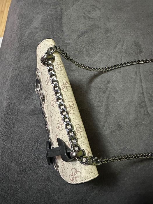 Дамска малка чанта Guess