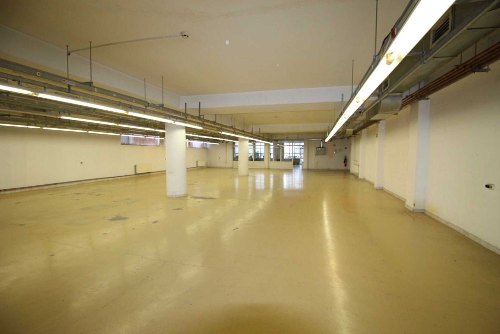 Продава се Промишлена сграда в Русе, Централен кооп. пазар - 550 кв.м за 3 €/кв.м - Снимка #12