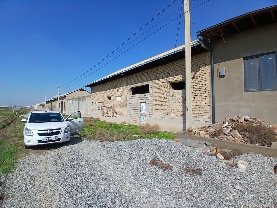 Uy sotiladi 50 metrlik yo‘lni yuzidan