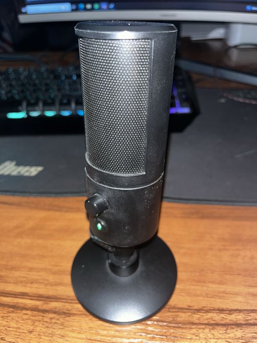 Продам микрофон Razer Seiren X