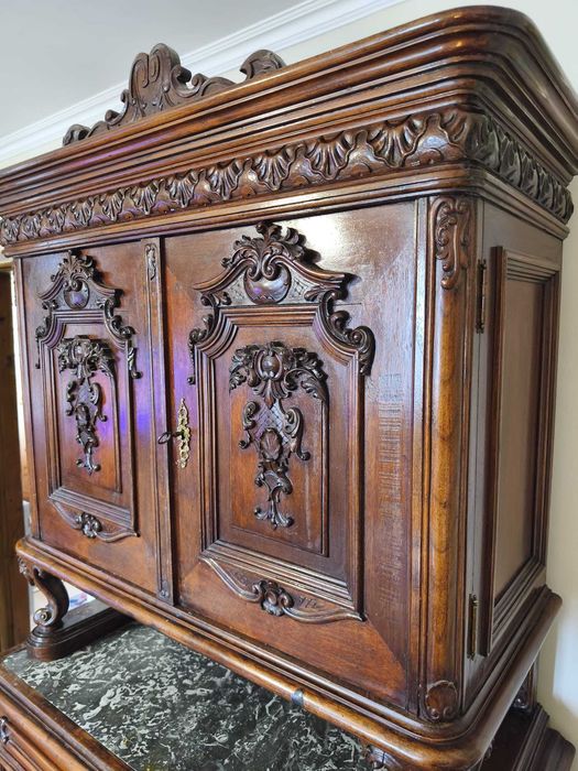 Mobilier stil din lemn masiv
