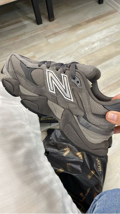 Adidasi dama New Balance 9060
