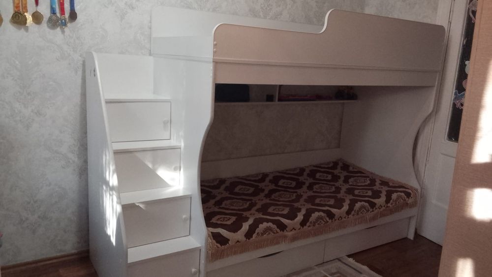 Кровать двухъярусная