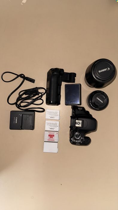 Canon 600 D+ Accesori(obiectiv canon75-300+obiectiv younguo 35mm+grip)