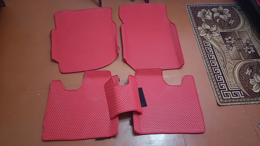 Продам коврики ЭВА на Рено дастер