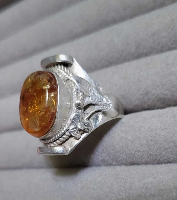 Inel vintage din argint cu chihlimbar natural