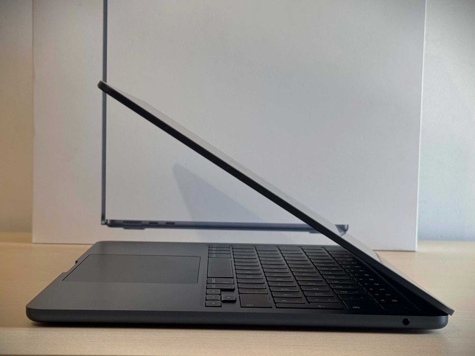 Бартер! НОВ! 1г. Гаранция! MacBook Air 13" M5 512/16GB