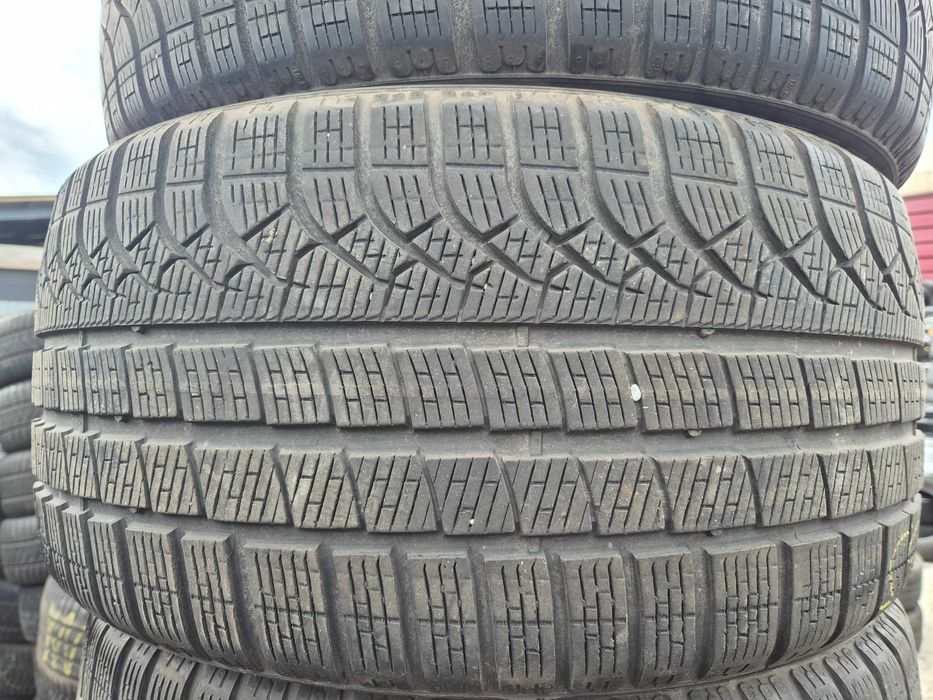 4 Anvelope de IARNA - 275/35/19 - PIRELLI - ORIGINALE BMW M - CA UNELE NOI - DOT 2024 !