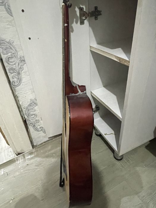 Акустическая гитара б/у