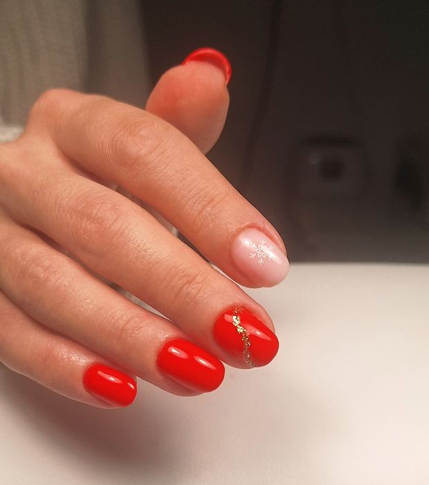 Realizez manichiură cu gel  si semi
Ofer manichiură profesiona