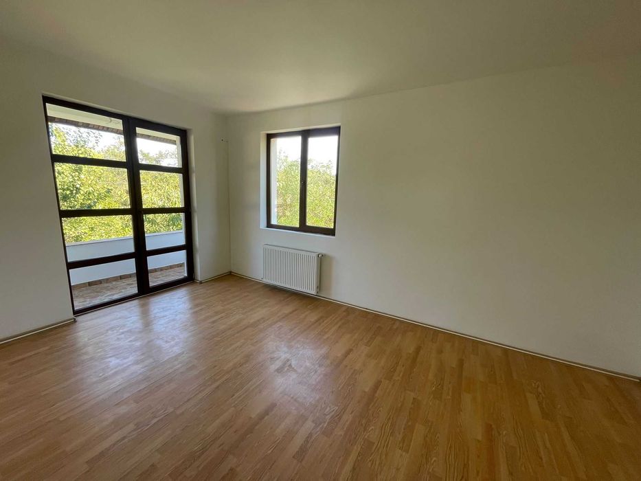 Casa solida, moderna si luminoasa: liniste totala in natura!