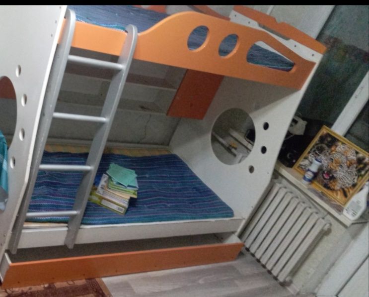 Продам двухярусную кровать