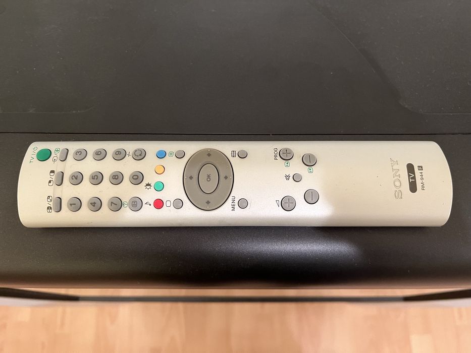 Sony WEGA с интегрирана стойка, модел: KV-29XL70K Trinitron