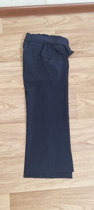 Школьные Брюки на девочку продаю