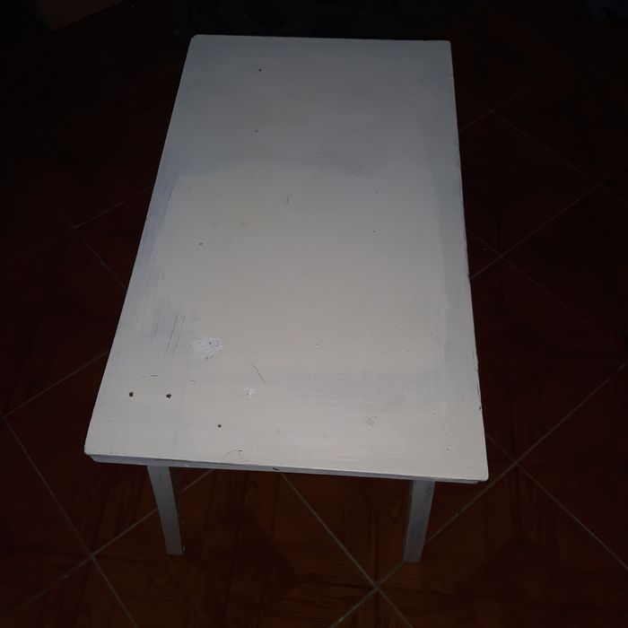 Măsuță albă din lemn