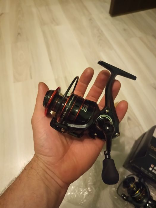 De vânzare 2 buc molinete spinning