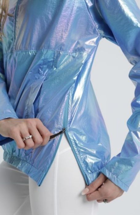 Дамска ветровка