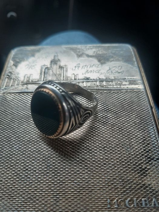 Перстень мужской с камням