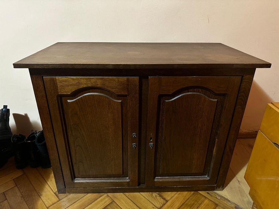 Vand comoda din lemn masiv