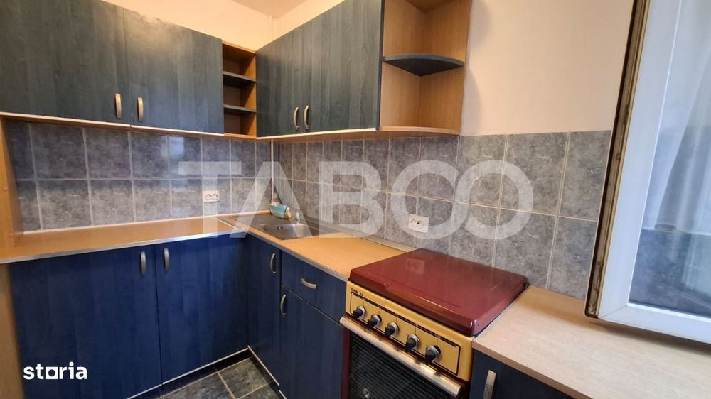 Apartament 3 camere de vanzare semidecomandat 45 mp zona Vasile Aaron
