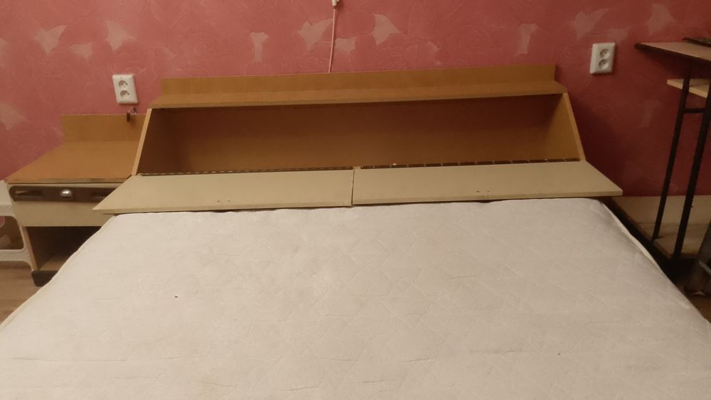 Спальный гарнитур из. 9 предметов.в