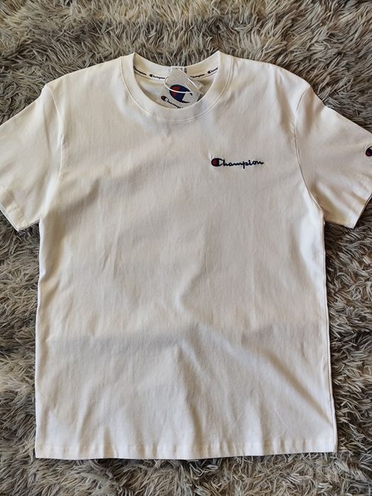 Футболка от Champion с качественной нашивкой