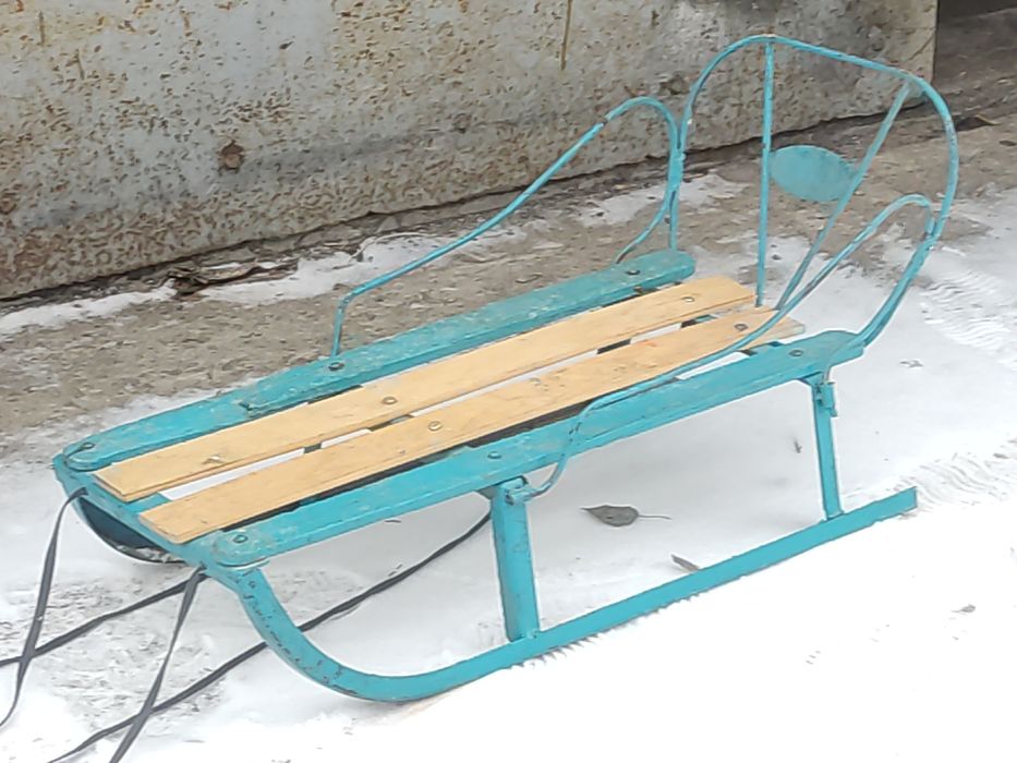Детские санки со спинкой.