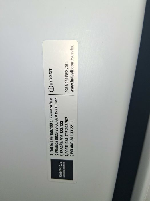 Хладилник с фризер Indesit за ползване,ремонт