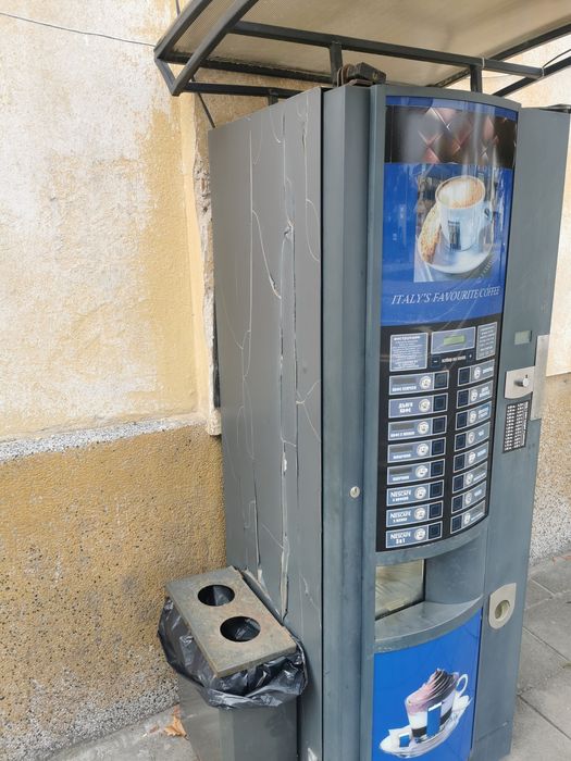 Вендинг спацйо тач скрйин врата