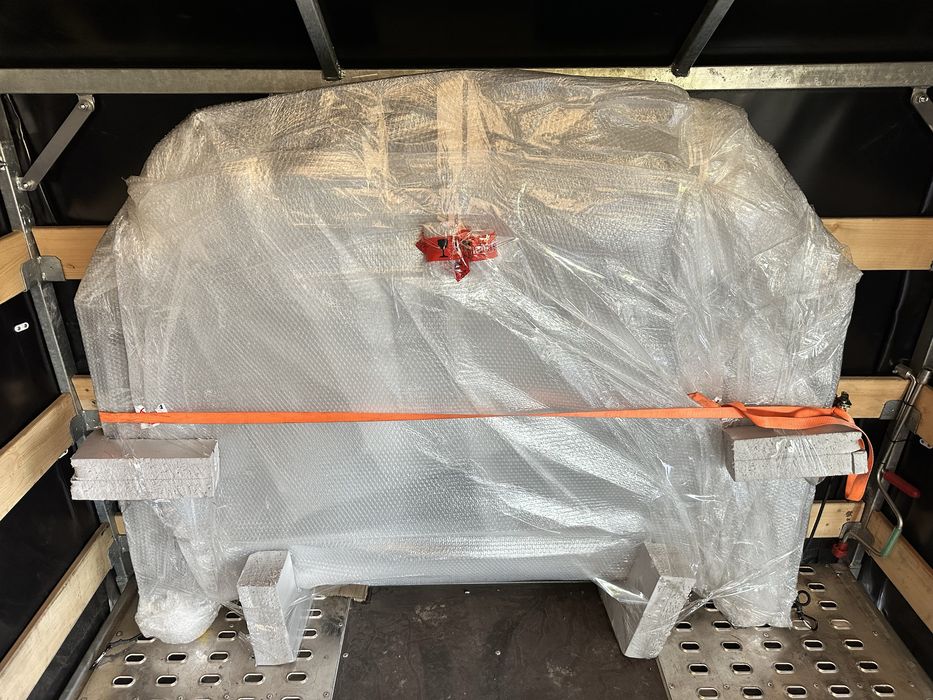 Продавам новпреден капак за Mercedes GLS Maybach Facelift