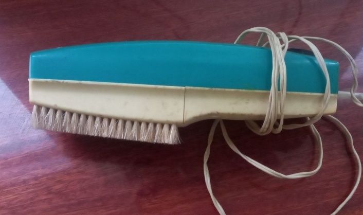 Пылесос бытовой.