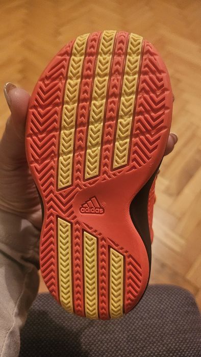 Маратонки на адидас