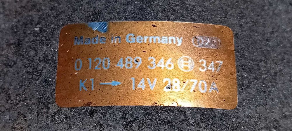 Алтернатор / генератор на фирмата Бош за лек автомобил.