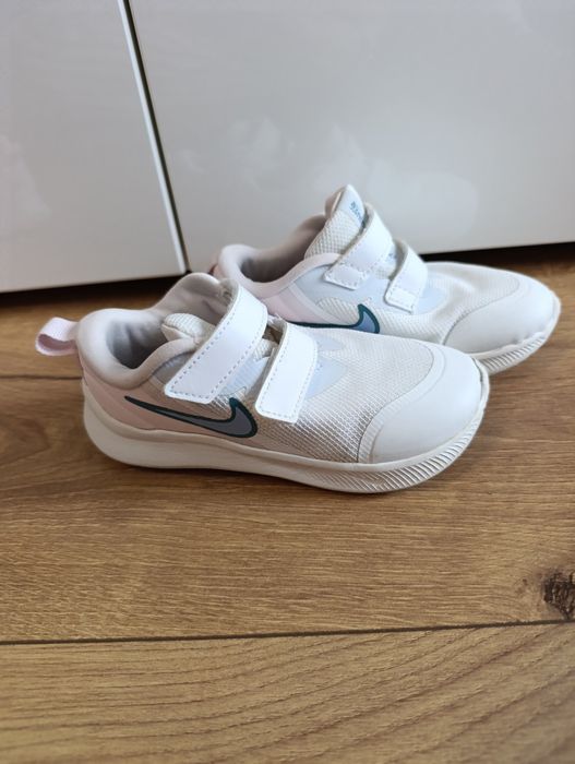 Детски маратонки найк 26 / 27 бели розови