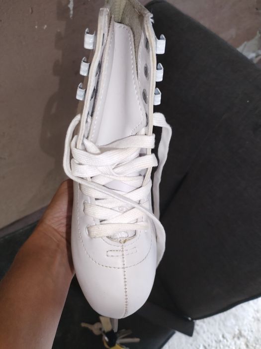 Кънки за фигурно пързаляне