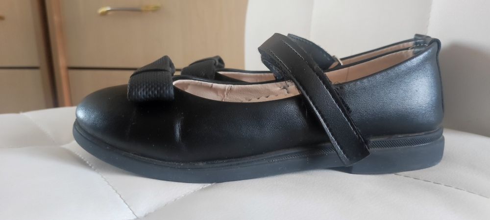 Продам туфли школьные на девочку 2 пары