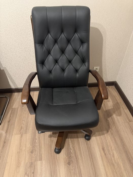 Новое кресло офисное