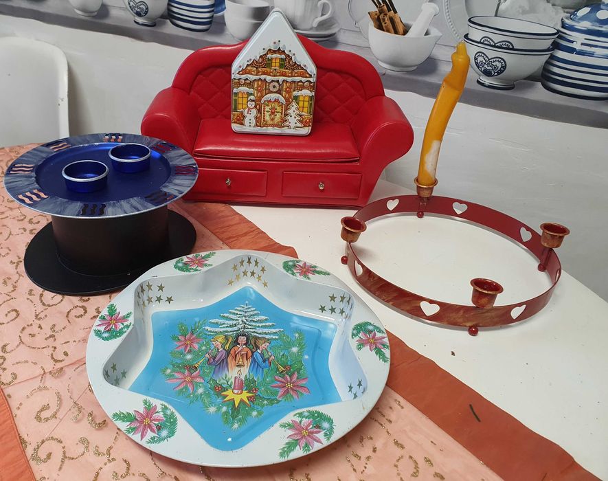 Diverse decoratiuni metalice pentru Craciun