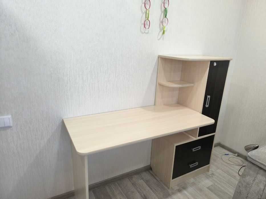 Продам письменный стол