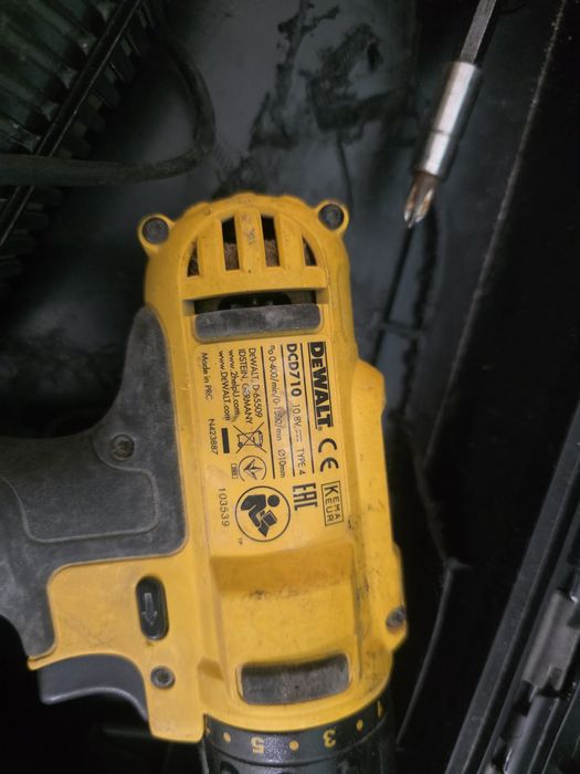 Винтоверт DeWalt 12 V