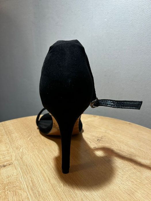 Стильные босоножки