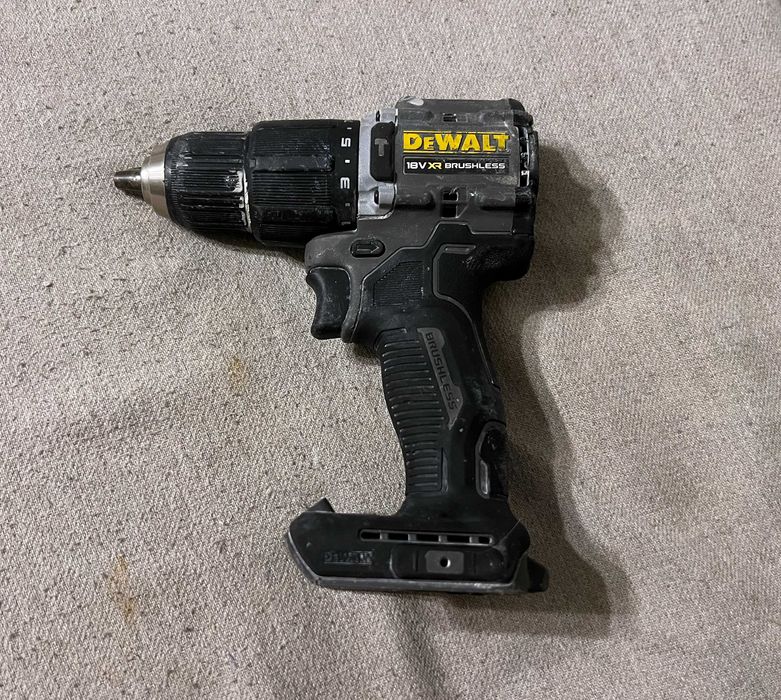 Masina gaurit insurubat DeWalt DCD100 XR 18V brushless doar corp black