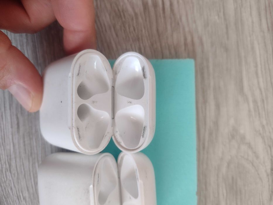 Apple Airpods Wireless Charging Case зарядна кутия A1938